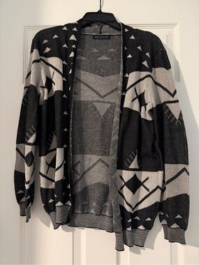 Black & Gray Geometric Open-Front Cardigan Sweater